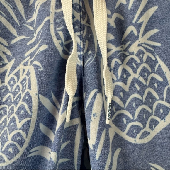 chubbies Men's XL The Thigh-napples Shorts Swim Trunks Faded Blue Pineapple 7" - Picture 4 of 9
